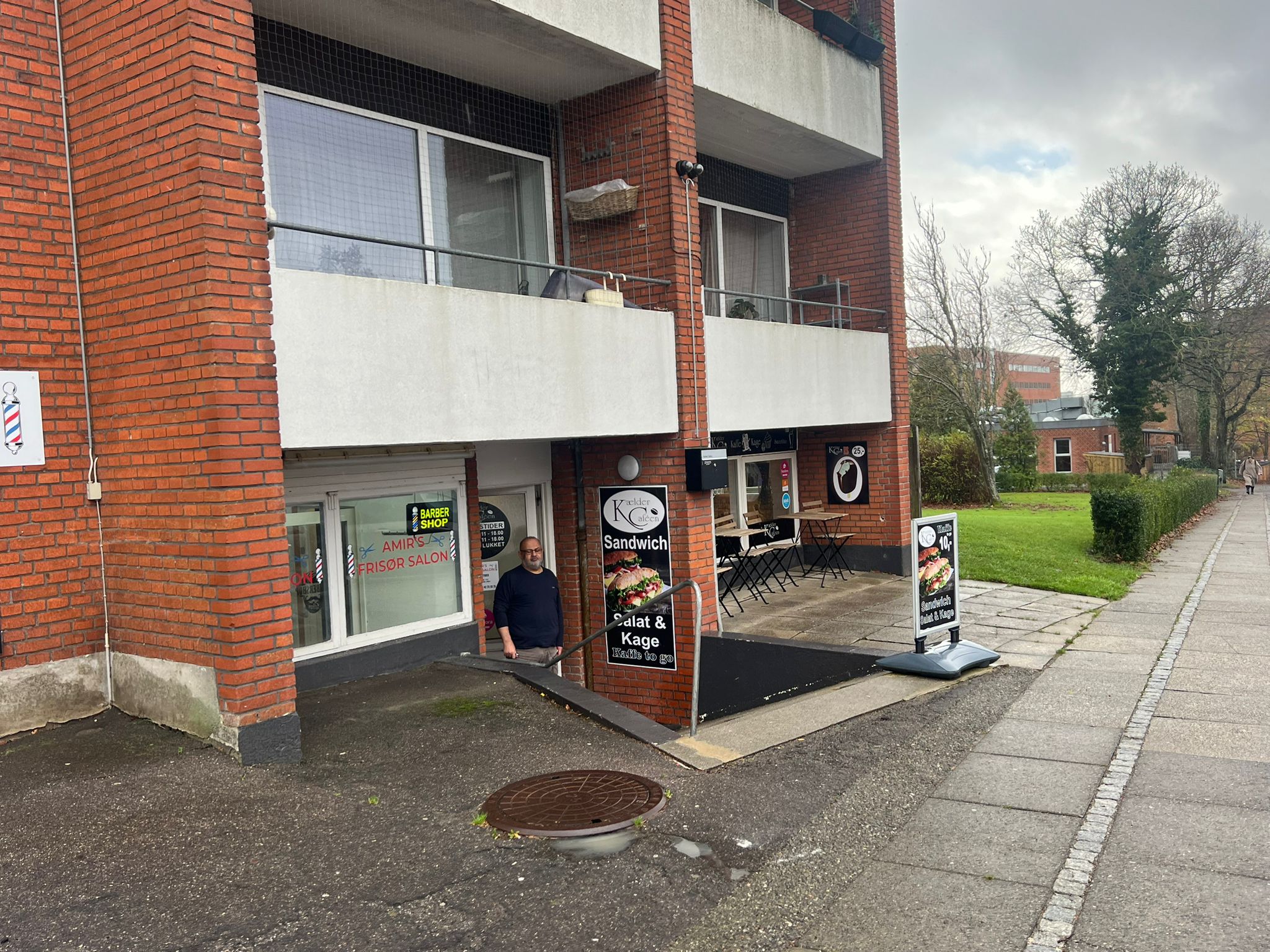 Facade af sandwichbar nær Stjernepladsen i Aarhus med koldt køkken