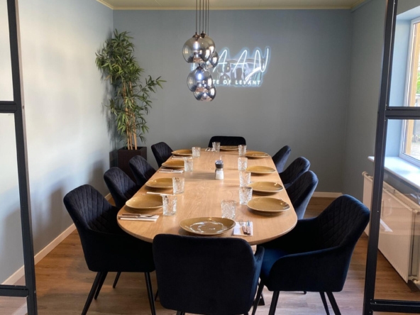Moderne indretningsdesign i Restaurant Naan Vejle til salg