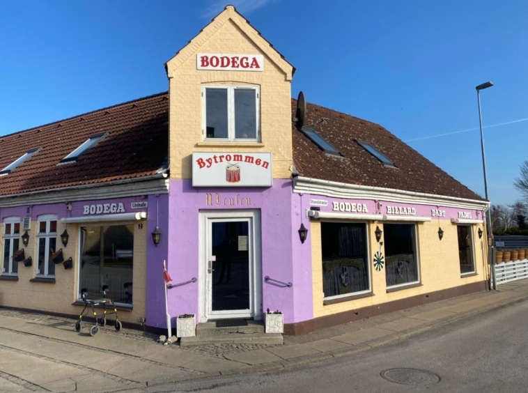 Bytrommen Bodega med skilt og udendørsfacade i Nykøbing Sjælland